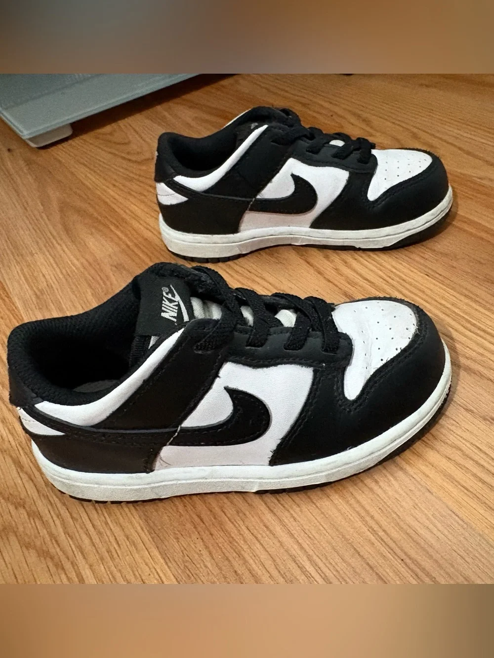 Nike Kids Black and White Low-Top Sneakers - Classic Two-Tone size 9c